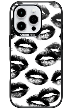 Ghost Kiss 2.0 - Apple iPhone 16 Pro