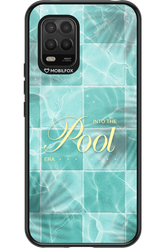 Into the Pool - Xiaomi Mi 10 Lite 5G